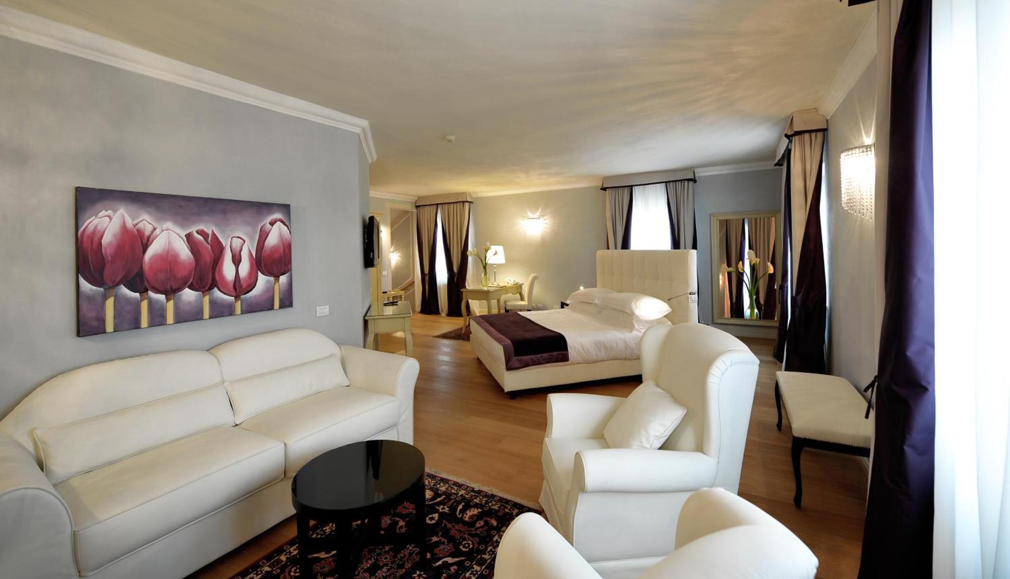 Hotel Palazzo San Lorenzo & 4*