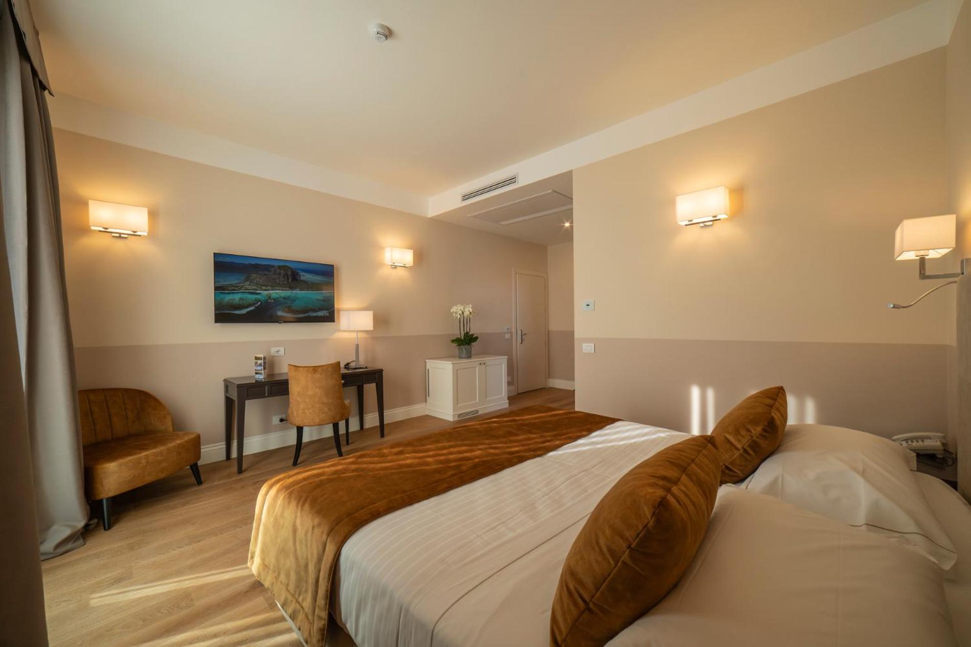 Hotel Palazzo San Lorenzo & 4*